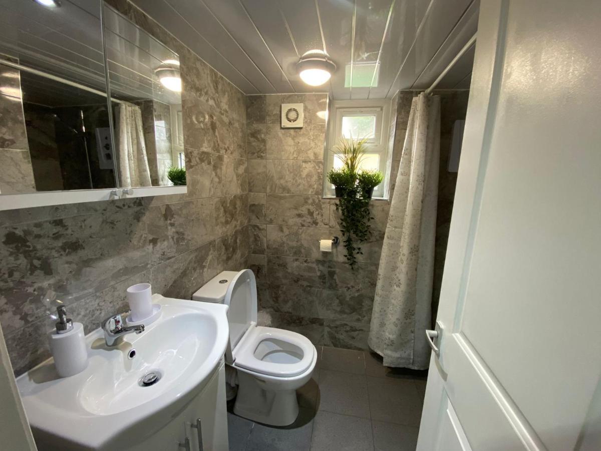 Charming, Cosy Hideaway With Free Wifi, Parking Apartment ลีดส์ ภายนอก รูปภาพ